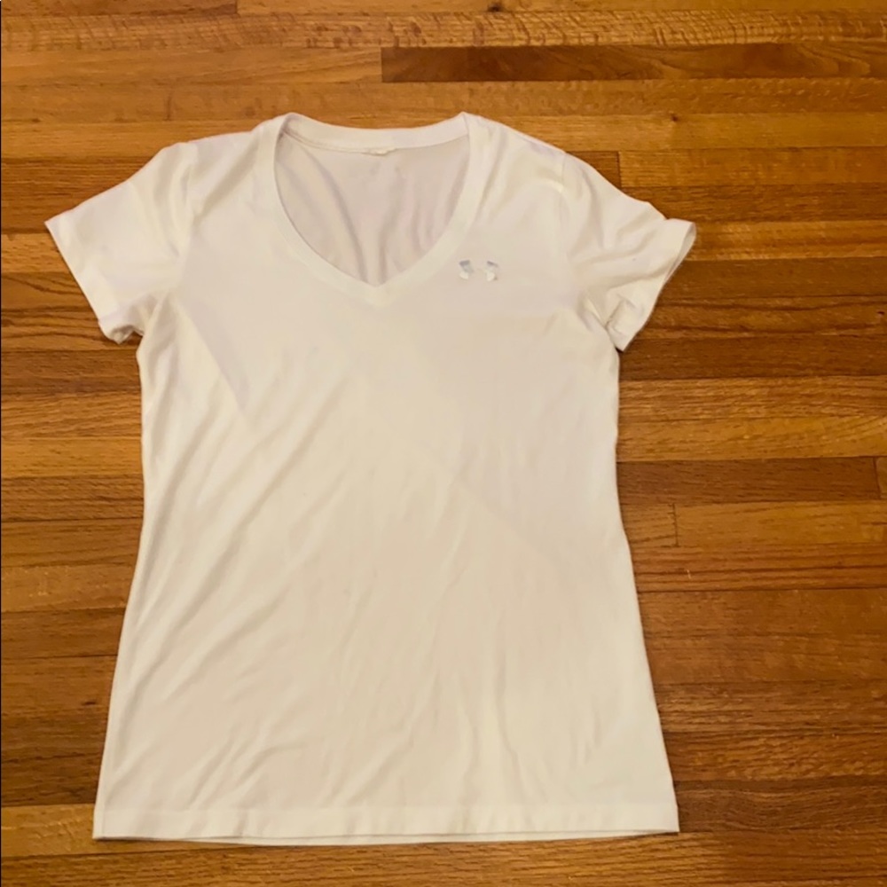 White v-neck under armour shirt